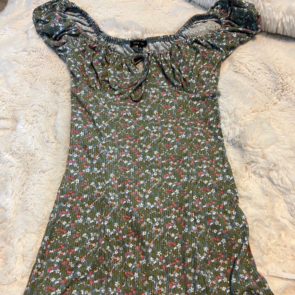 Very cute off the shoulder floral print dress